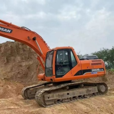 سائٹ پر استعمال شدہ ڈوسان DH225-9 کھودنے والی مشین