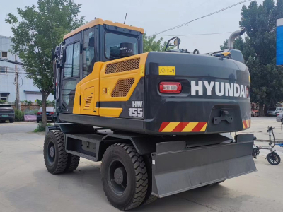 Компания по производству колесных экскаваторов