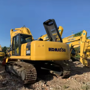 Komatsu PC300-7 Excavator Right Side and Undercarriage