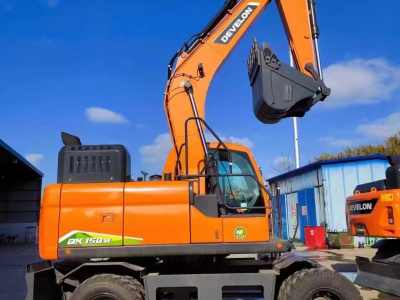 Колесный экскаватор