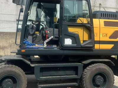 Б/у колесный экскаватор