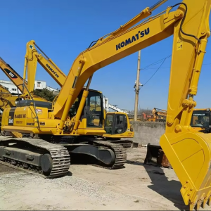 Komatsu PC300-7 Excavator Front View with Bucket